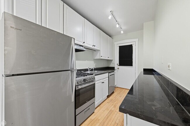 Foto del edificio - 1020 W Barry Ave