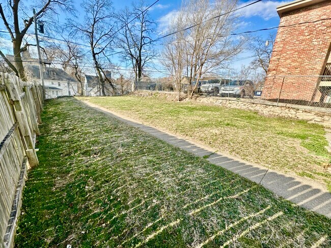 Building Photo - 3321 California St