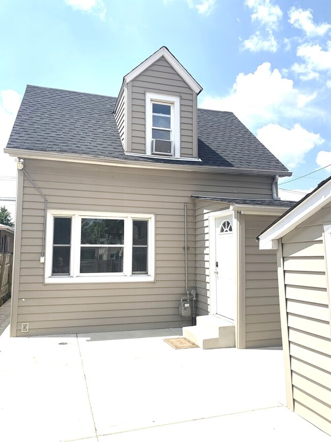 Building Photo - 2208 N Lorel Ave