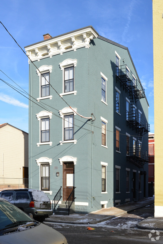 Primary Photo - 1008 York St