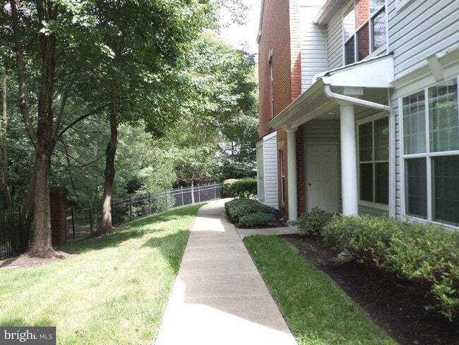 Building Photo - 10808 Warfield Pl