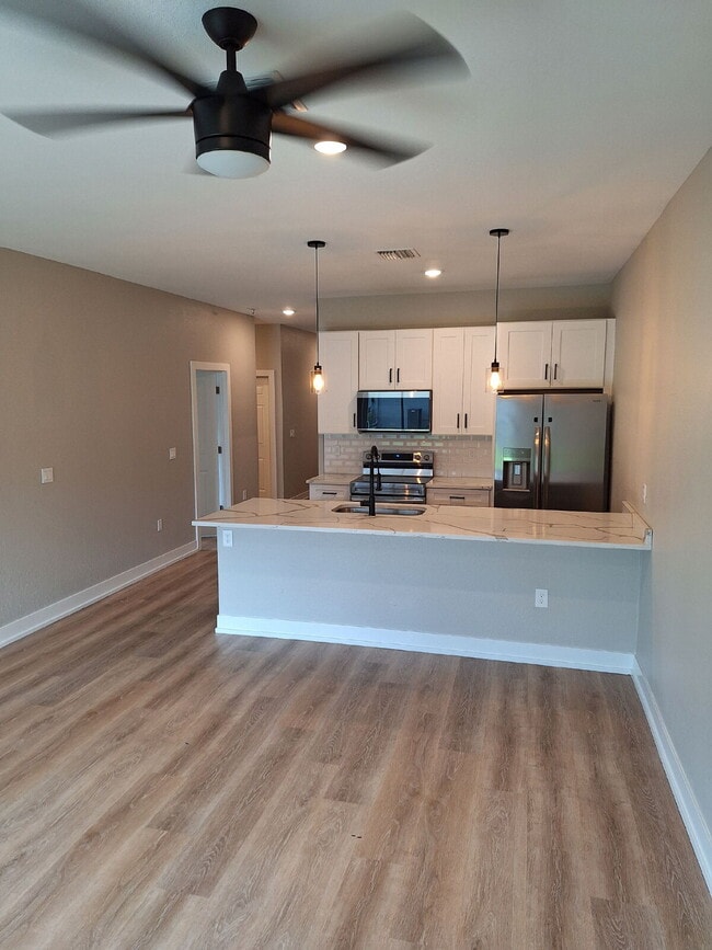 Building Photo - Available with ZERO DEPOSIT MOVE-IN!