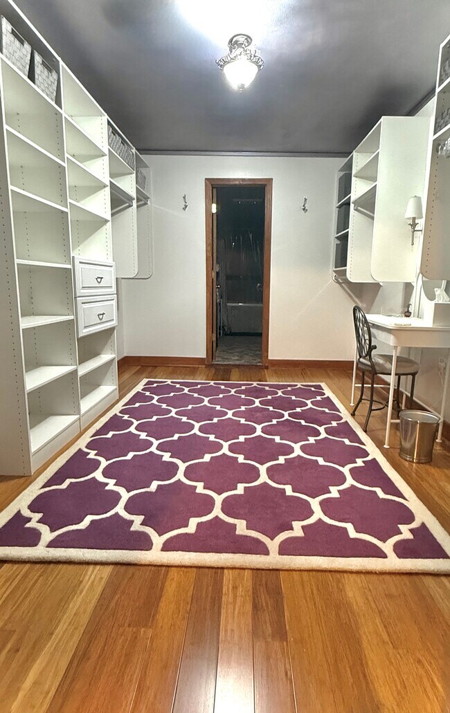 Armario de la suite principal (8'x10') - 3311 River Rd