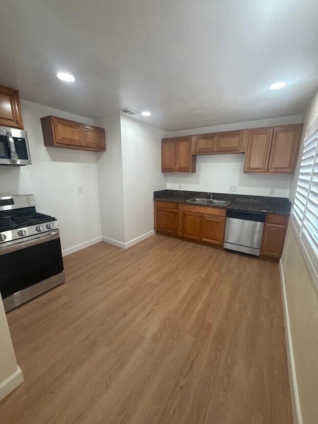 Foto del edificio - 1046 N Vista Ave