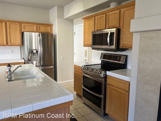 Foto del edificio - 4 br, 2.5 bath House - 649 W Fontaine Ln