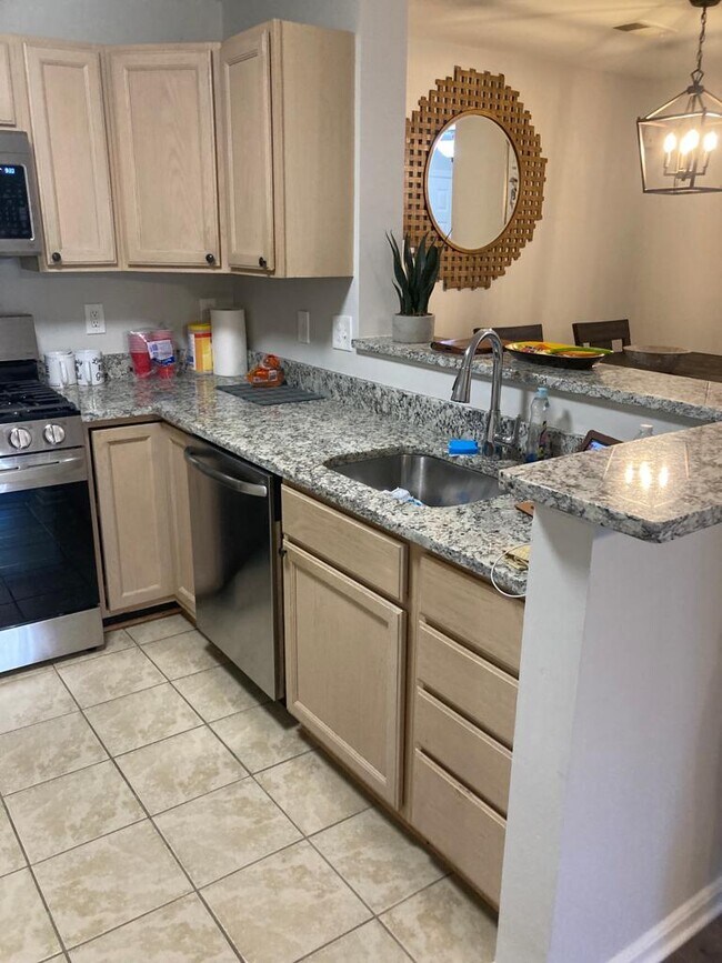 1061 Gardenview Loop Unit 204, Woodbridge, VA 22191 Condo for Rent in