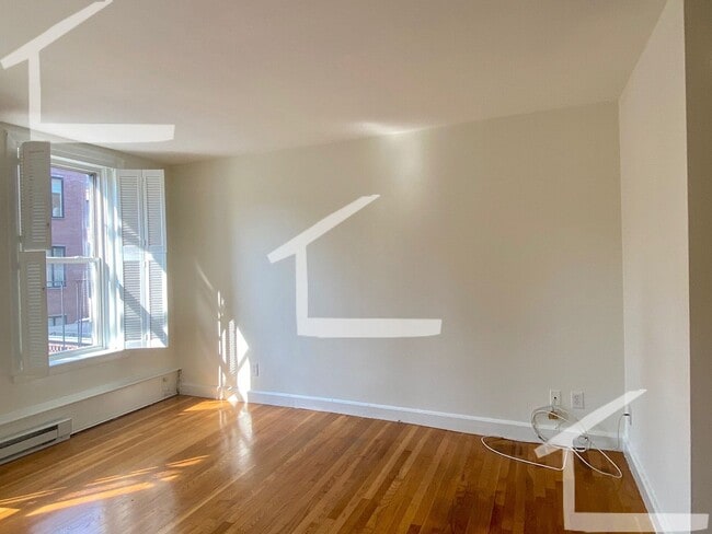 Foto del edificio - HOT KENMORE LISTING!!!!!!!!!!!