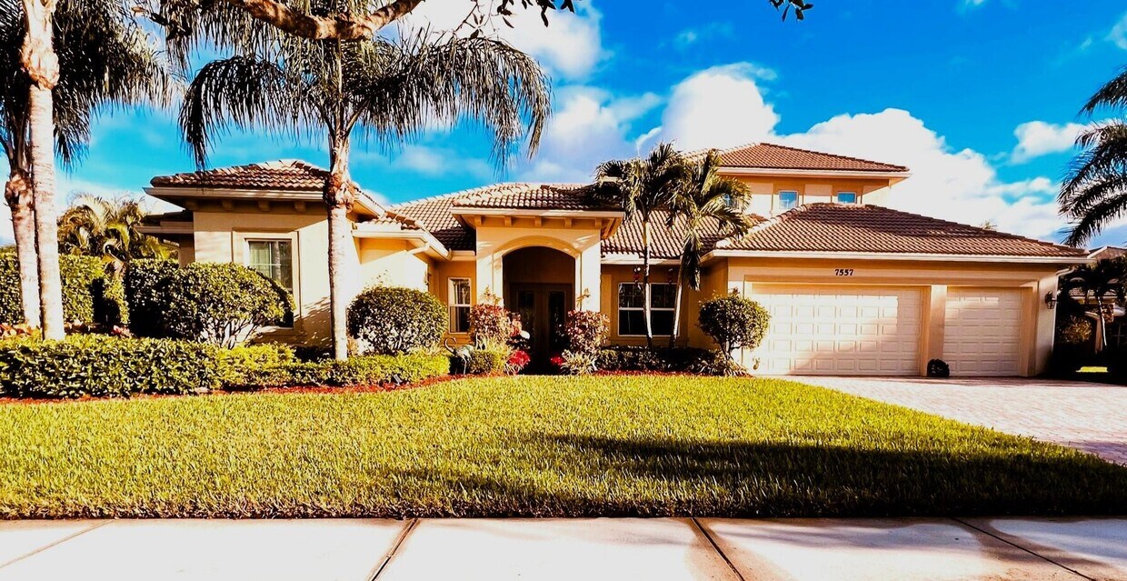 Primary Photo - 7557 SE Laque Cir