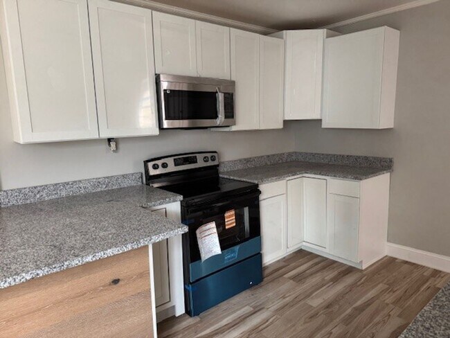 Building Photo - newly renovated 2 bedroom 1 bath home