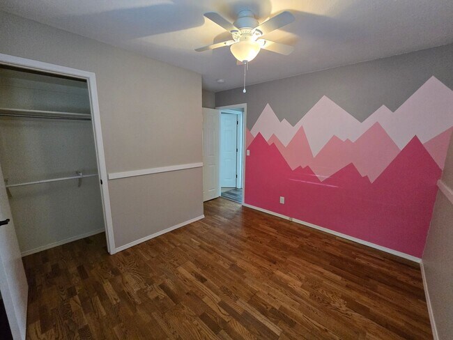 Building Photo - AVAILABLE NOW! Sweet Little House In Westlake