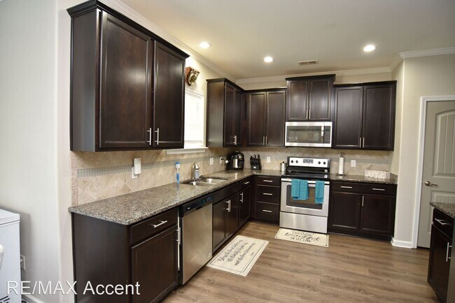 Building Photo - 4 br, 2.5 bath House - 8 Coronedo Lane