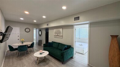 Building Photo - 10000 E Bay Harbor Dr