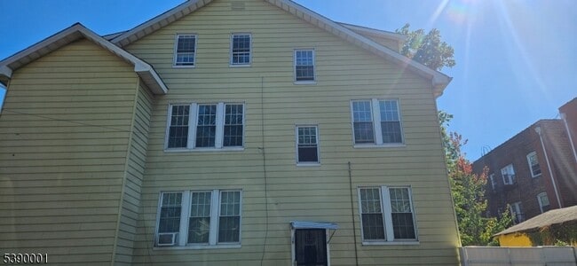 Building Photo - 264 Pomona Ave