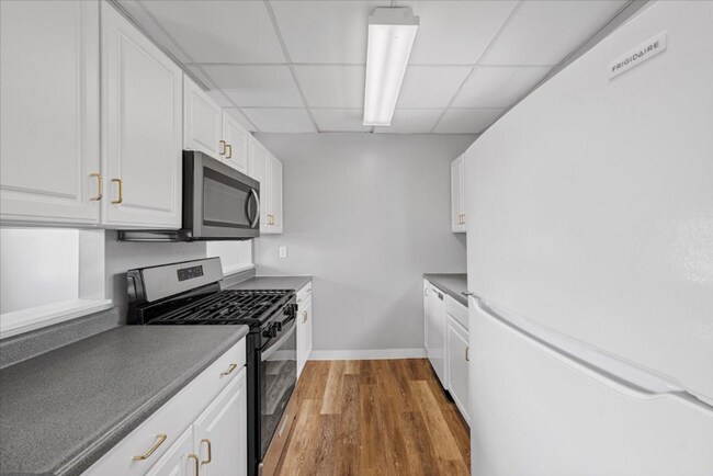 Building Photo - 518 Broad St