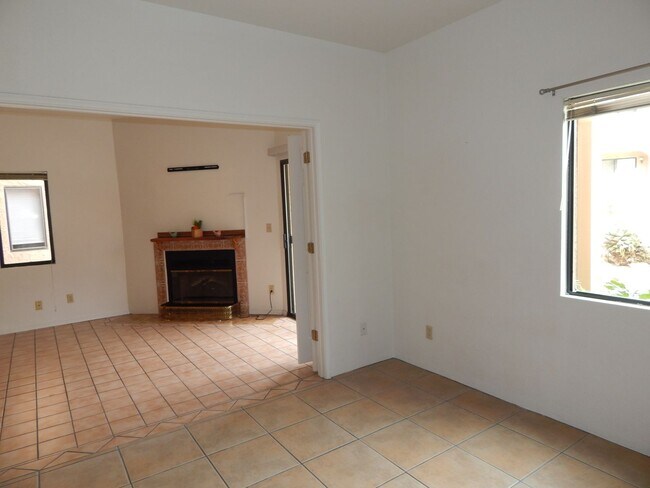 Foto del edificio - SHARP 2 BEDROOM FOOTHILLS CONDO