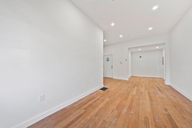 Foto del edificio - 417 Commercial St