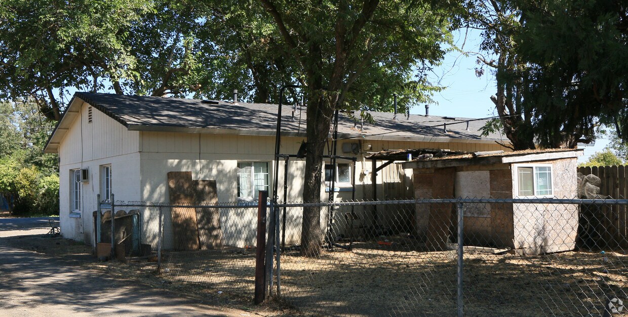 Building Photo - 335-417 N Shasta Ave