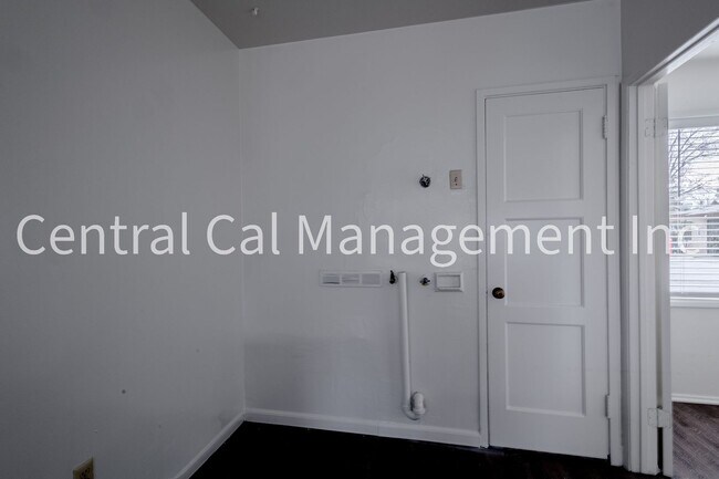 Foto del edificio - 343-345 E Marengo Ave