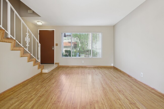 Building Photo - 5275 Colodny Dr