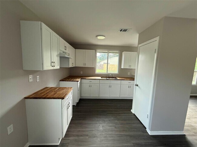 Foto del edificio - 6800 Bryonwood Dr