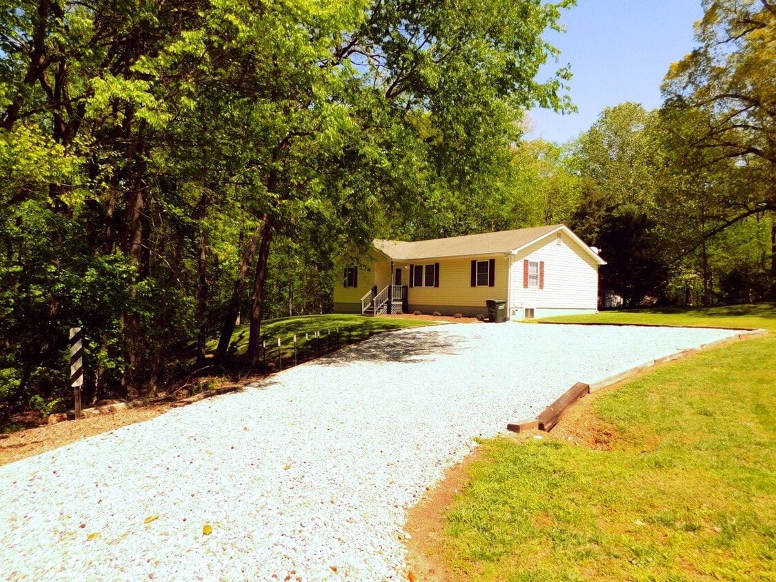 410 Wiley Ln, Farmville, VA 23901 House Rental in Farmville, VA