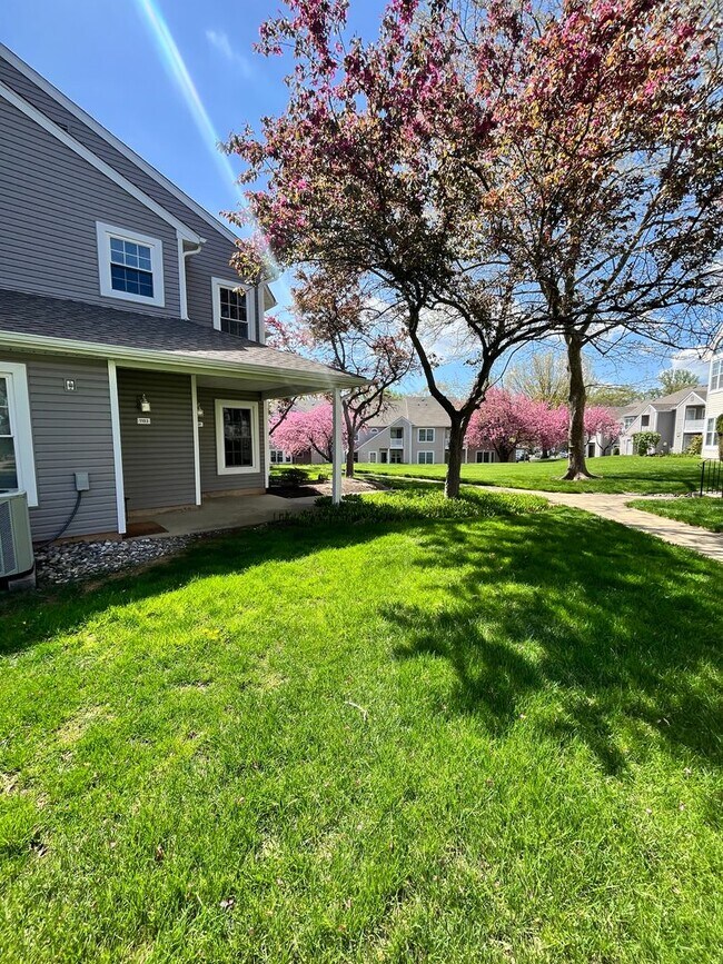 Building Photo - 2 Bed 2 Bath Condo in Council Rock School ...