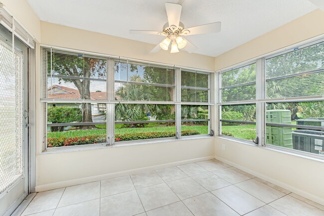 Building Photo - 1518 Edgewater Cir