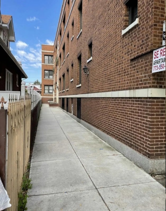 Foto del edificio - 3320 W 67th St