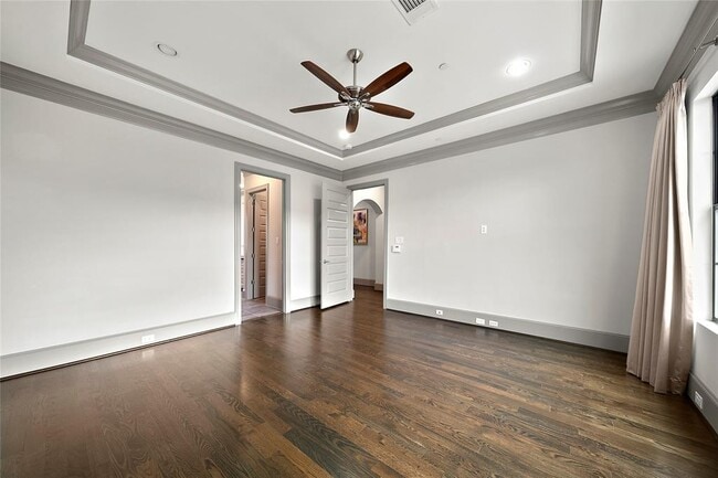 Building Photo - 2905 Bering Dr