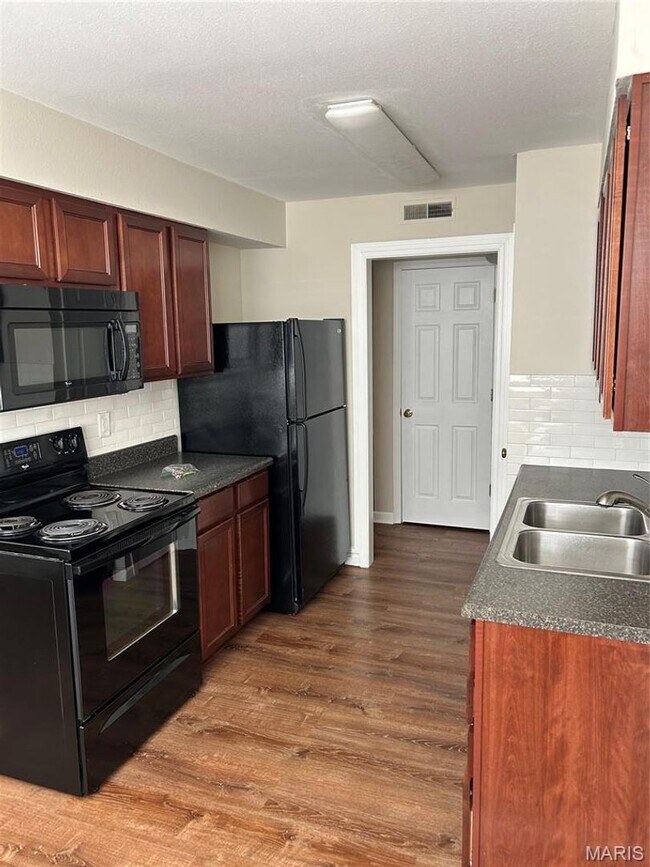 Foto del edificio - 1951 Greenpoint Dr