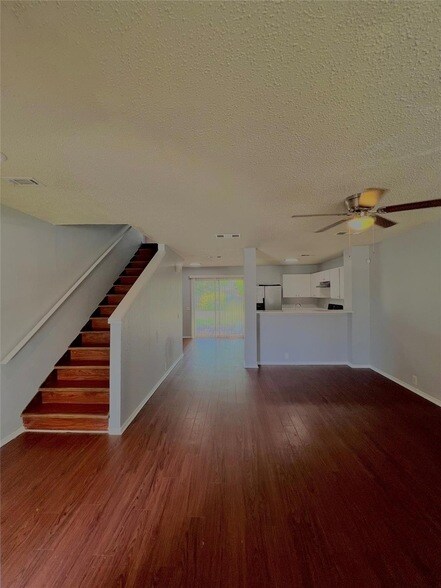 Building Photo - 6723 Ambercrest Dr