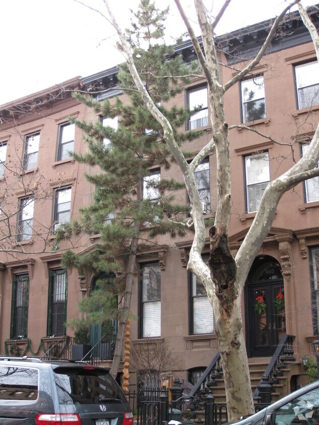 Building Photo - 462 5th St