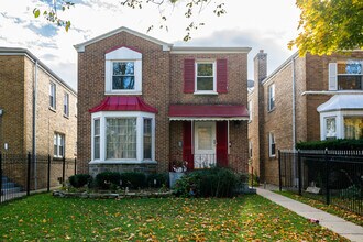 Building Photo - 4407 W Wrightwood Ave