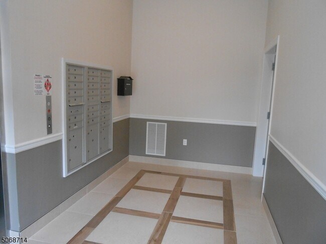 Building Photo - 1988-1998 Morris Ave