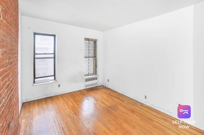 Building Photo - 212 E 85th St