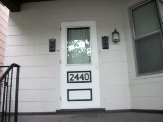 Building Photo - 2440 W Warner Ave
