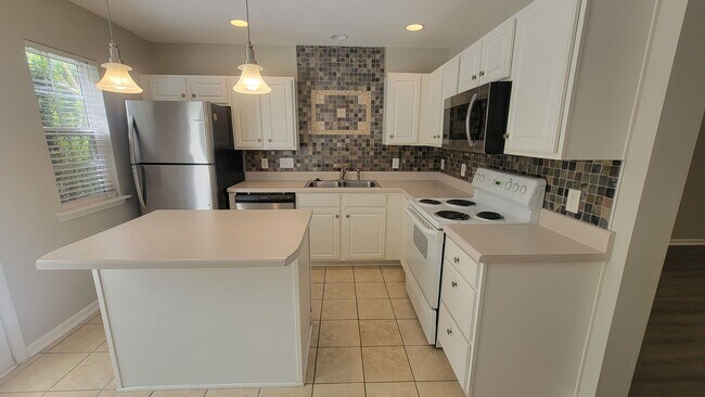 Foto del edificio - Exclusively Offered By Muse Realty Rentals, LLC