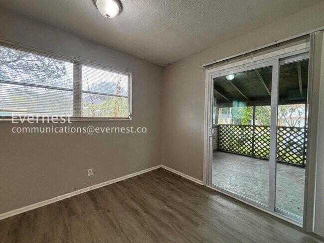 Foto del edificio - 6824 Rojo Ct