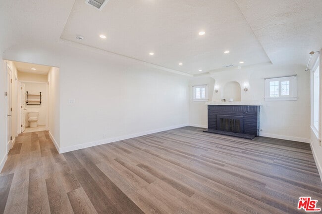 Building Photo - 1628 W 80th St