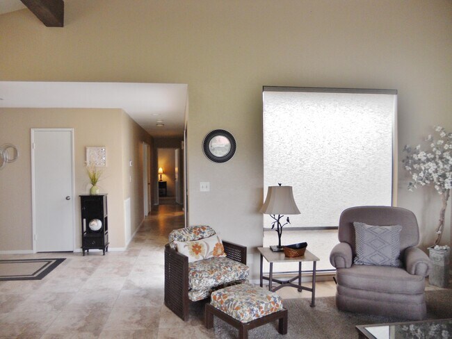 Building Photo - 124 Don Miguel Cir
