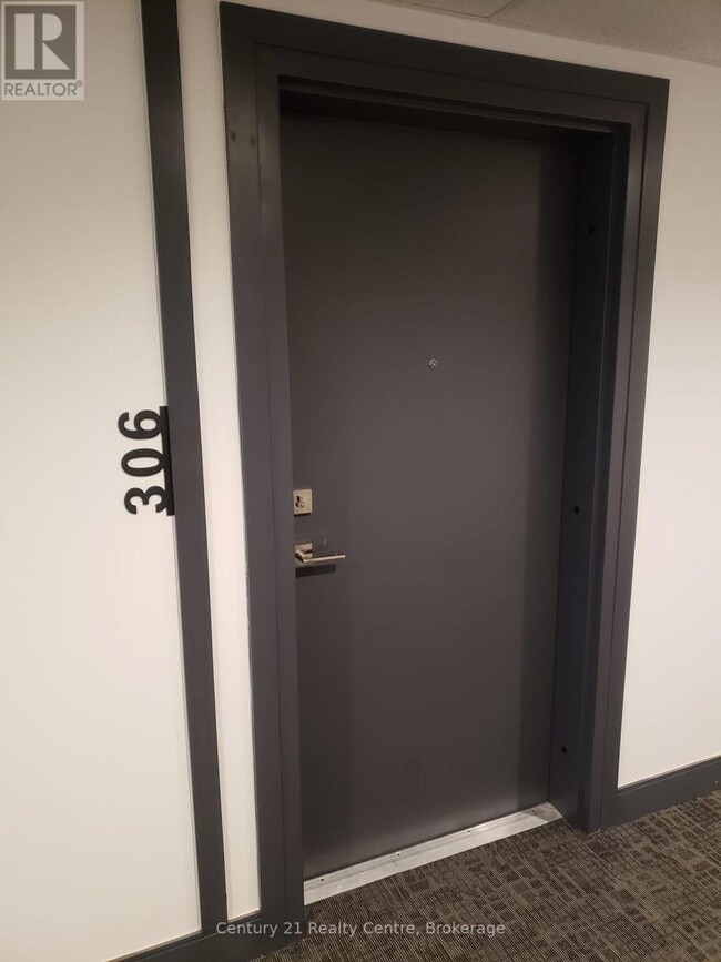 Building Photo - 1 Wellington St