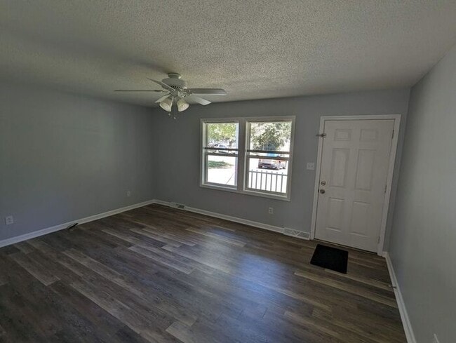 Building Photo - 3BD/2BA Home in Hickory