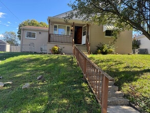 Building Photo - 822 Sutherland Dr