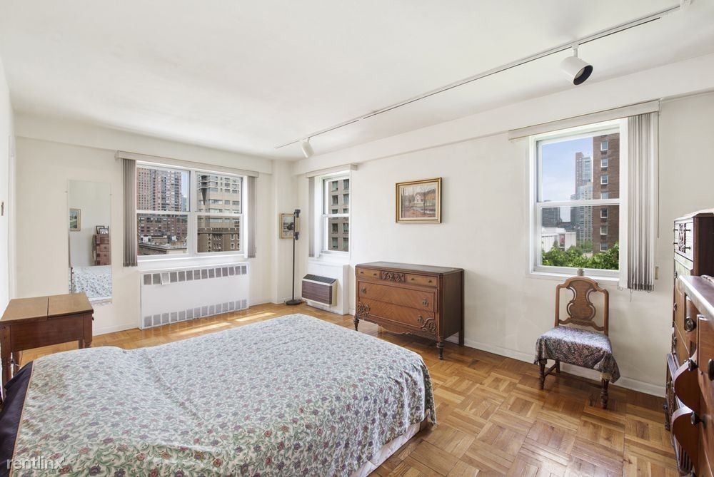 Building Photo - 345 W 58th St