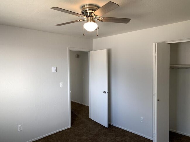 Building Photo - 3525 Westlake Dr