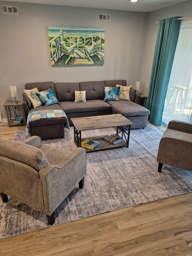 Building Photo - 39633 Round Robin Way