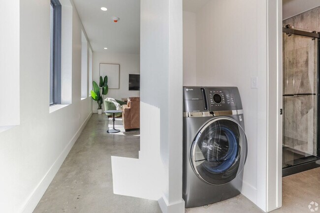 Foto del edificio - 112 W 4th St