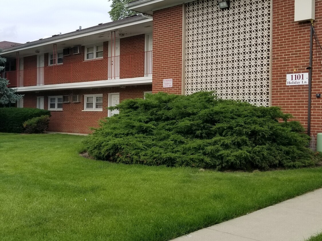 Primary Photo - 1101 Holiday Ln