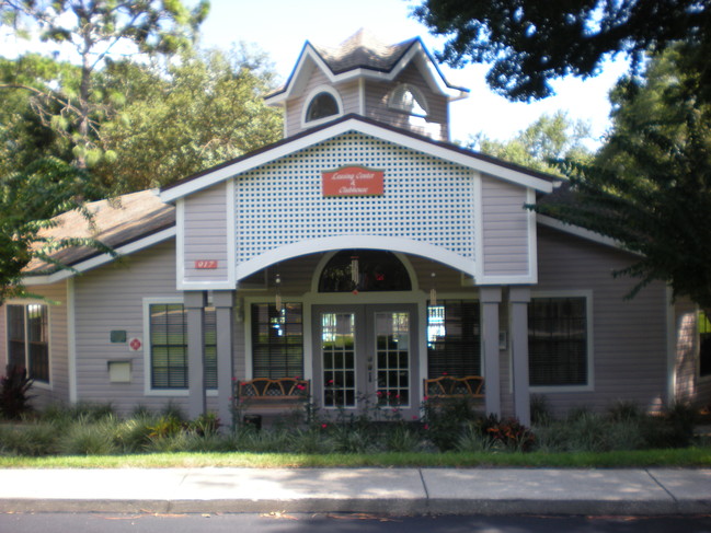 Country Club Apartments Deland