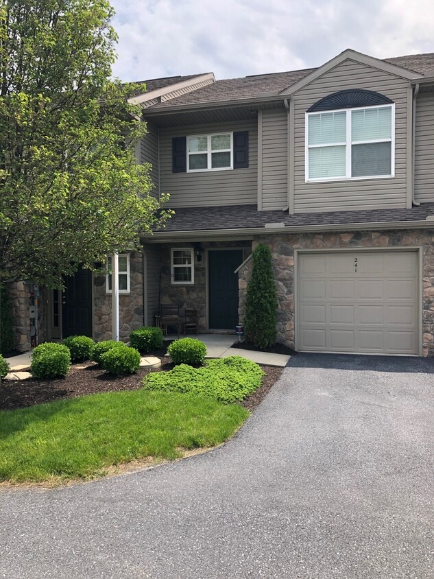 241 Sleepy Hollow Dr, Mechanicsburg, PA 17055 Townhome Rentals in